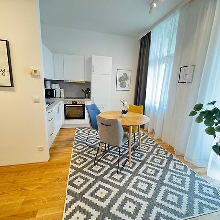 Trendy Apartment Zentral Gelegen ウィーン エクステリア 写真